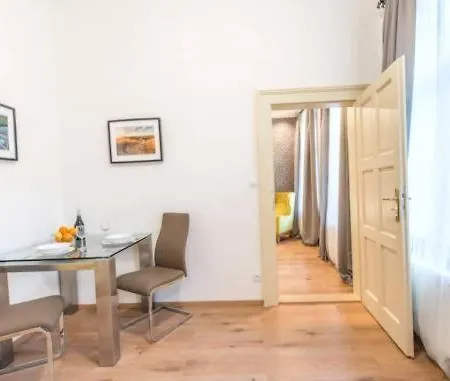 Сasa de vacaciones Bright & Renovated Suite, Central Downtown Area