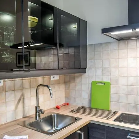 Bright & Renovated Suite, Central Downtown Area Сasa de vacaciones *