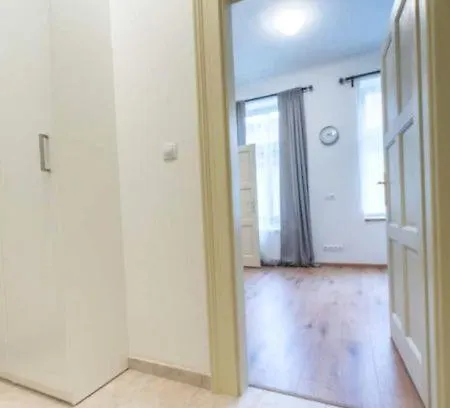Bright & Renovated Suite, Central Downtown Area Сasa de vacaciones Praga