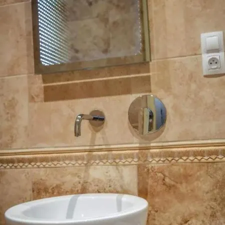 Σπίτι διακοπών Bright & Renovated Suite, Central Downtown Area *