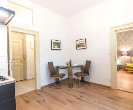 Bright & Renovated Suite, Central Downtown Area Σπίτι διακοπών *